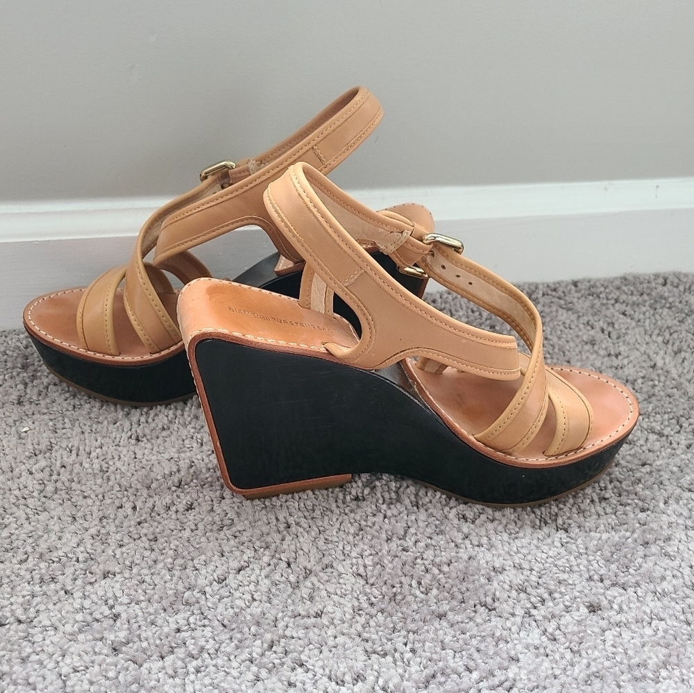 Diane Von Furstenberg Wooden Wedge - Picture 9 of 12